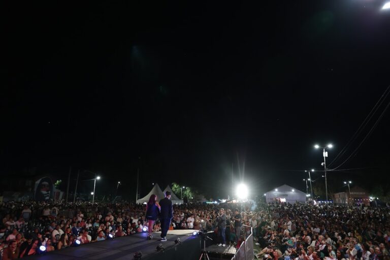 Multitudinaria Pasarela de egresados y egresadas 2024