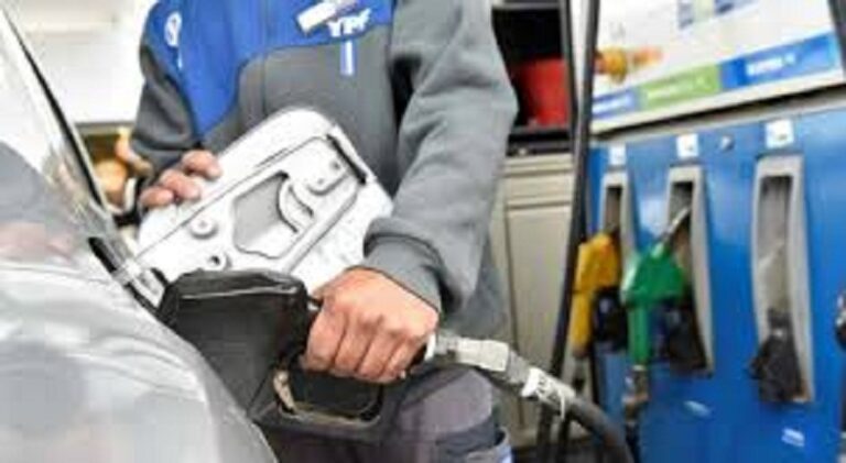 Desde el próximo viernes vuelven a aumentar los combustibles