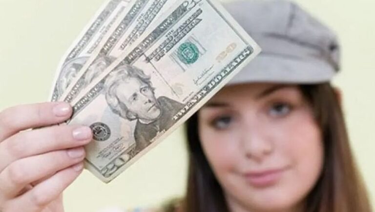 Los adolescentes podrán abrir una caja de ahorros en dólares