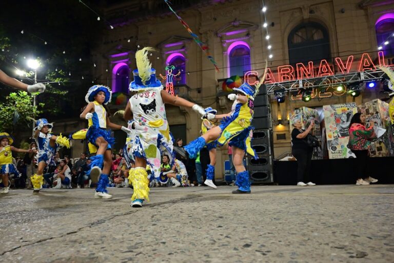 El carnaval se despidió ante una multitud en avenida 29