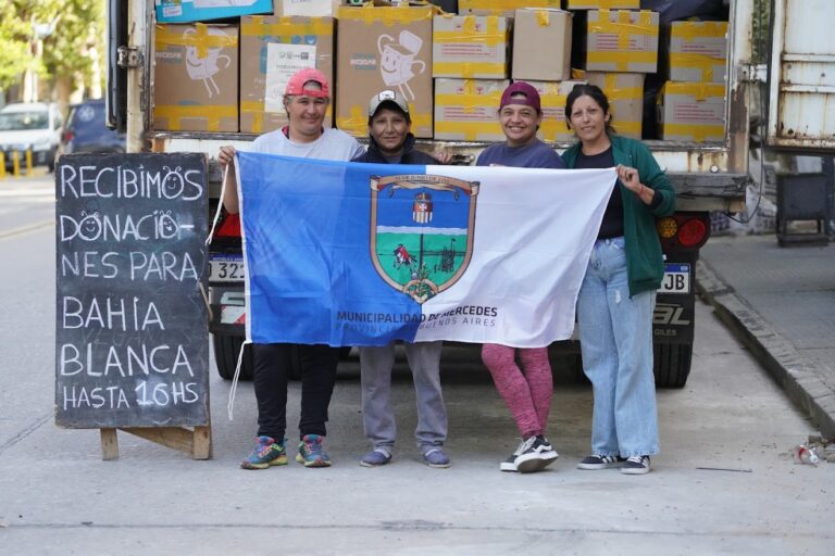 Salió el primer camión repleto de solidaridad mercedina a Bahía Blanca