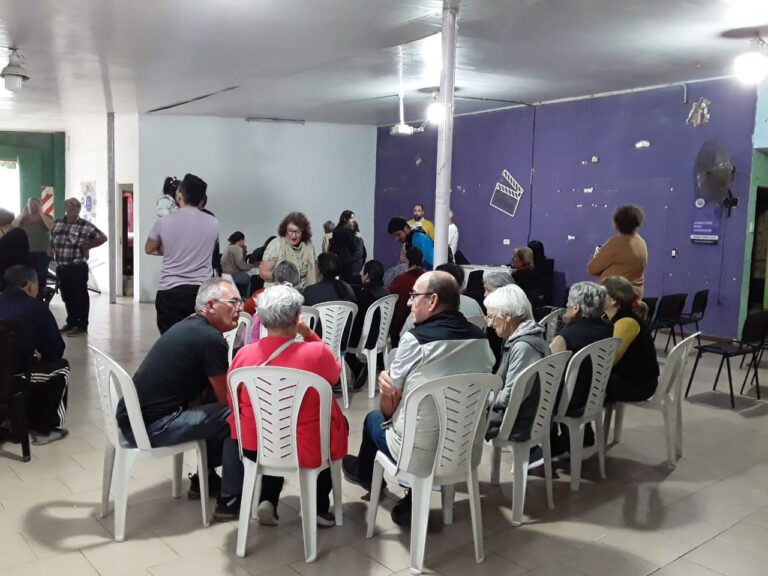 Más de 100 vecinos  se aplicaron la vacuna antigripal en Gowland