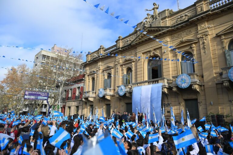 Se viene la “Promesa a la bandera”