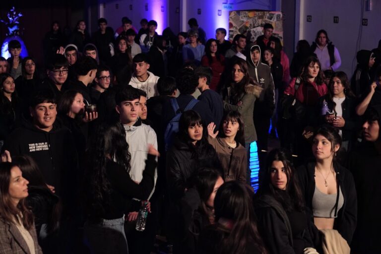 #NiUnaMenos: teatro lleno y fuerte presencia estudiantil