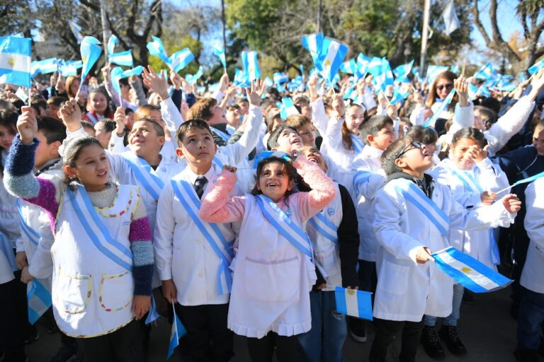 Más de mil estudiantes realizaron la promesa a la Bendara