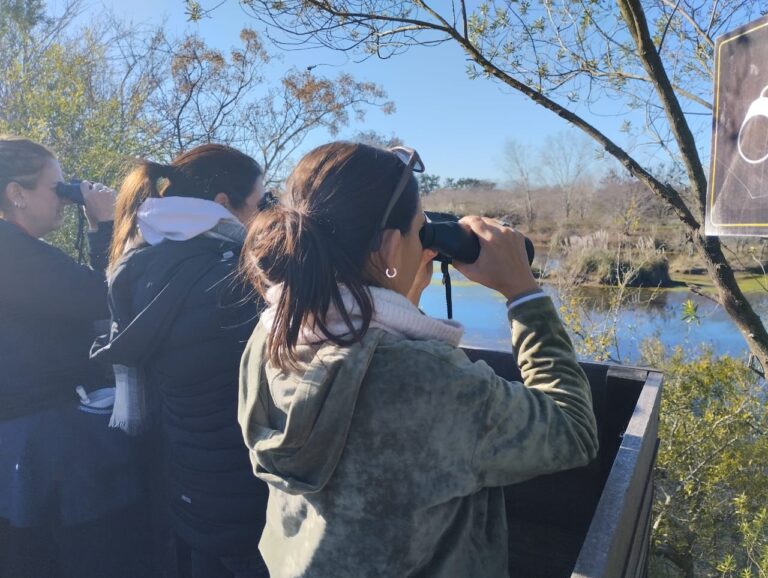 Colegios de Giles y Mercedes realizan visitas educativas al Balta