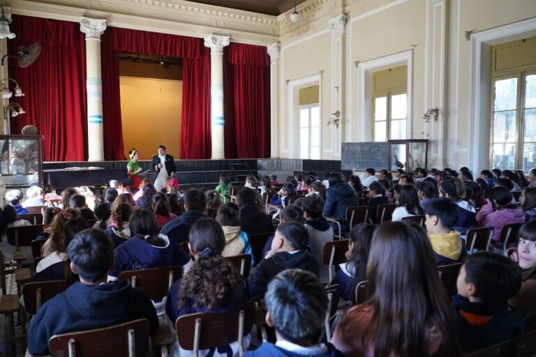 La historia también se aprende desde el teatro