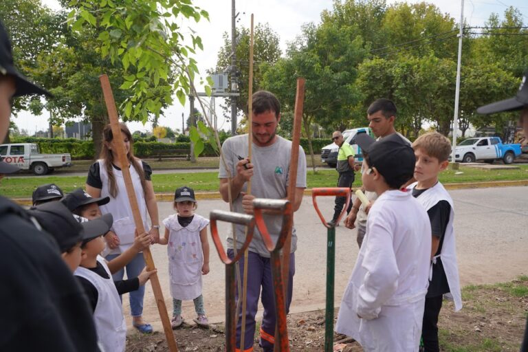 “El árbol, mi vecino” lleva más de 200 árboles fueron plantados y continúa