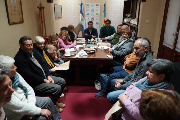 Tras acuerdo con Provincia entregarán becas a los Centros de Jubilados