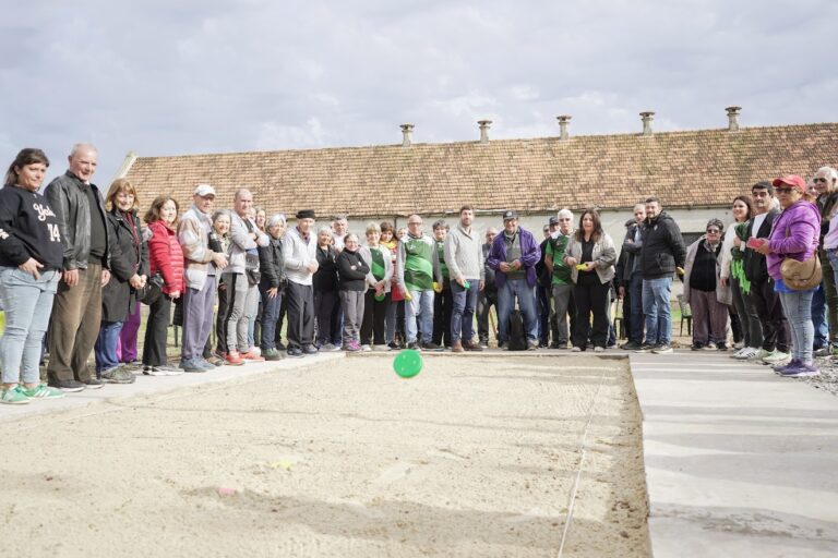 Deporte, salud y esparcimiento: inauguran dos canchas de tejo en el Unzué