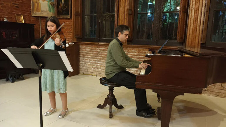 El reconocido pianista argentino Marcelo Balat en el Auditorio del Colegio Nacional