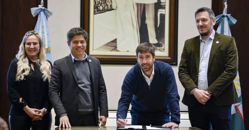 Ustarroz firma convenio para adquirir más equipamiento para Mercedes