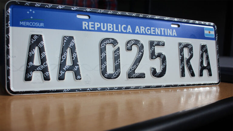 Por la falta de patentes, Provincia lanzará “placas alternativas” hasta que se solucione