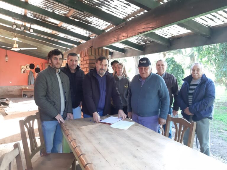 Vecinos por Mercedes acompaña reclamo de productores rurales por mal estado de caminos y «tarifazo» en tasas