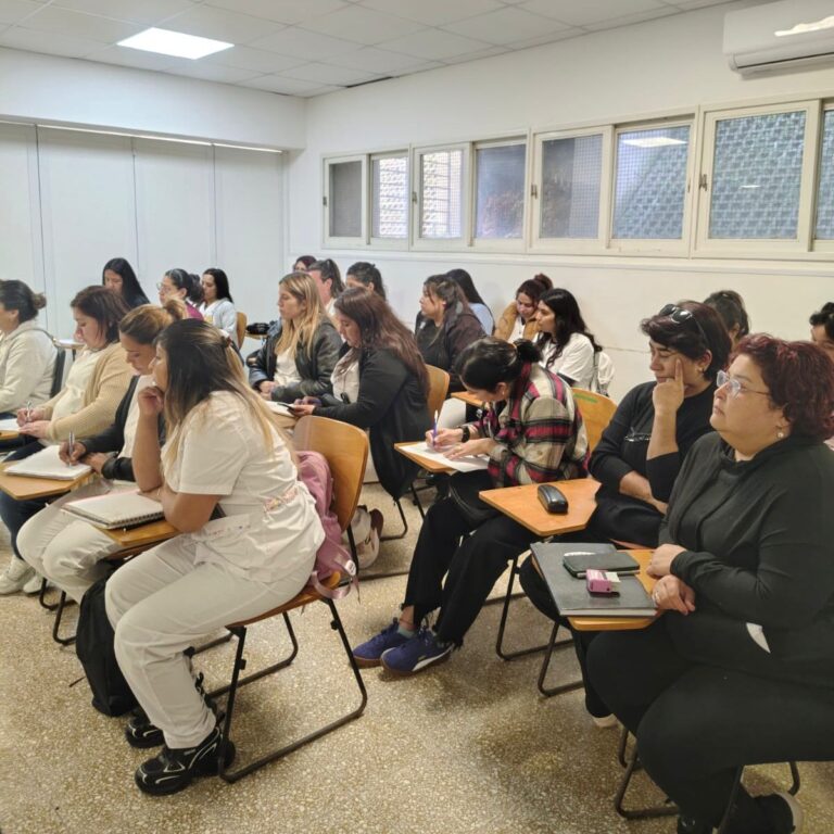 Capacitación en el Hospital Blas L. Dubarry para personal y estudiantes de enfermería