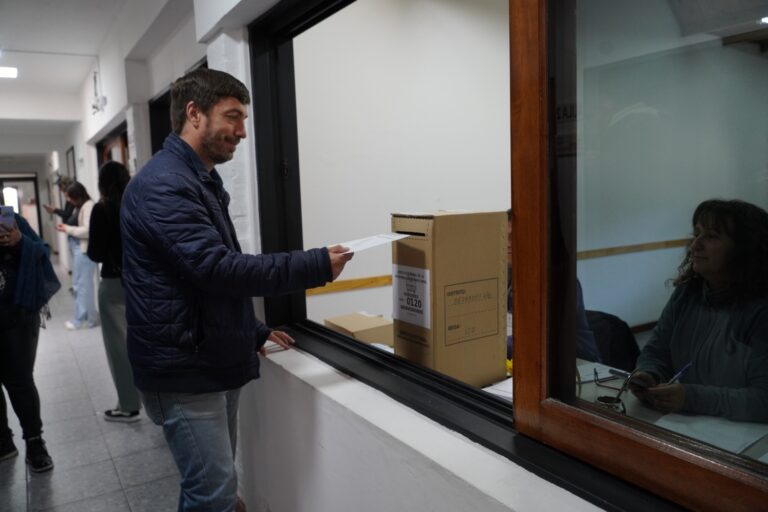 Ya voto el Intendente Juan Ustarroz