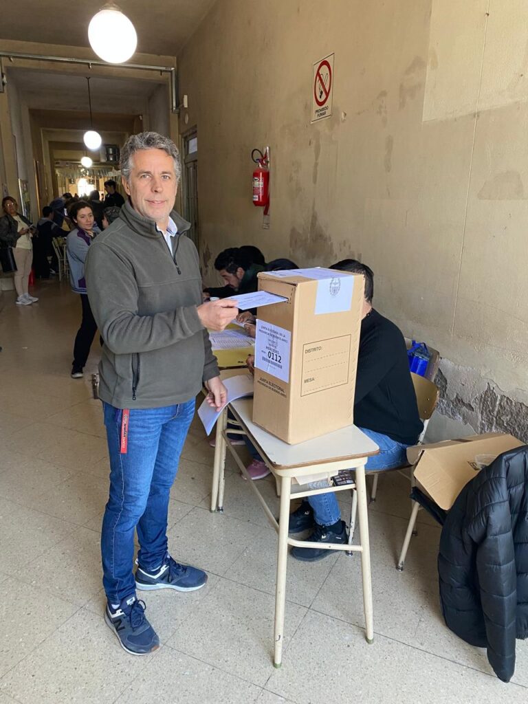 Continúan votando los candidatos a concejales: Carlos Mosso