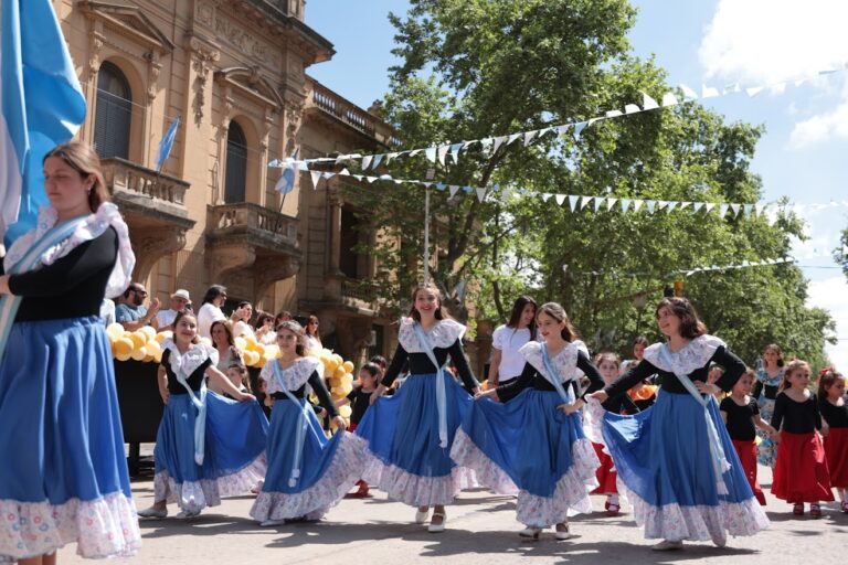 Con más de 90 instituciones y amplia participación se vivió el tradicional desfile