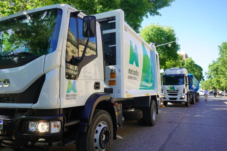 Municipio suma 2 nuevos camiones y 1 batea para servicios públicos