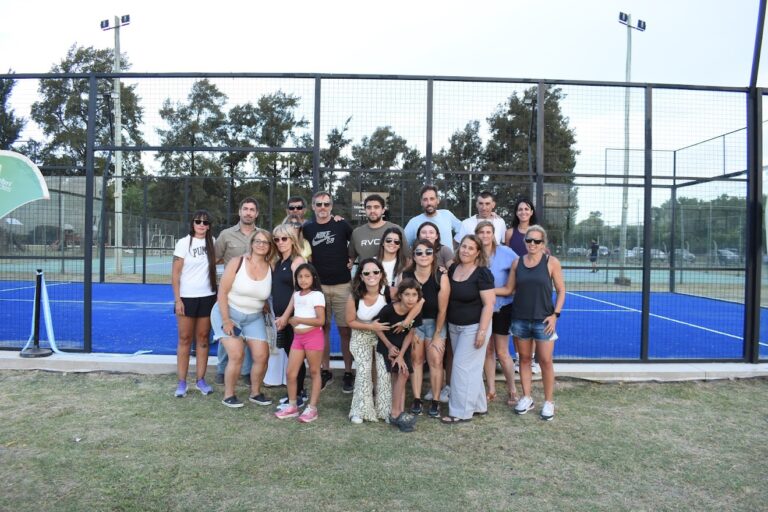 Municipio inauguró una nueva cancha de pádel en el CEMUADRA
