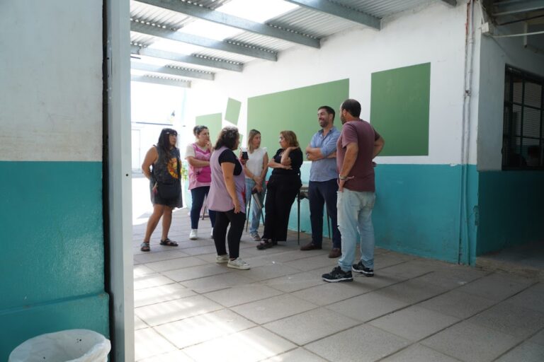 El Municipio refuerza el compromiso con la educación pública en la Secundaria N° 13 y la Primaria N° 11