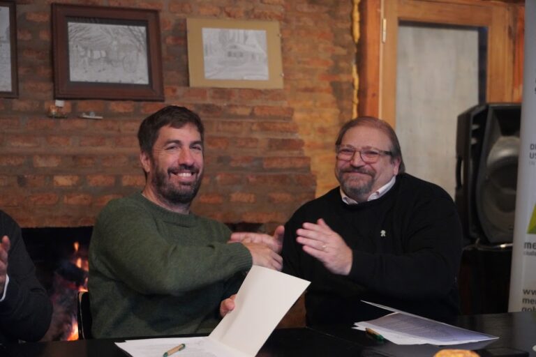 UNLu y municipio firman convenio para capacitación a productores
