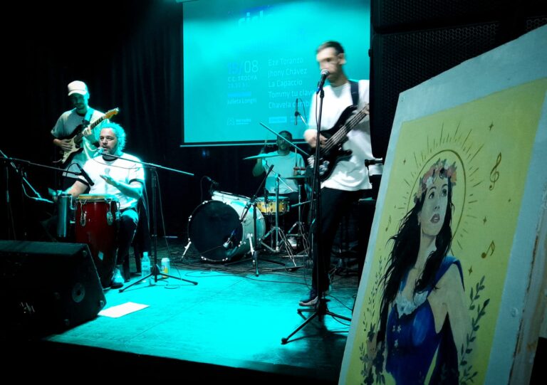 La cumbia volvió a ser protagonista en una nueva noche musical en La Trocha