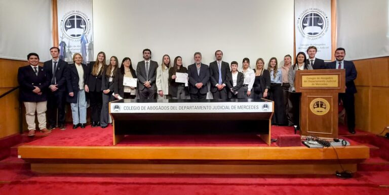 Diecisiete nuevos matriculados se incorporaron al colegio de abogados