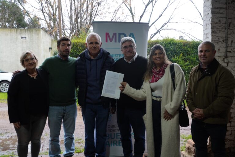 Ustarroz y el ministro Javier Rodríguez encabezaron la Mesa Frutícola Provincial y lanzaron un nuevo programa de fomento productivo en Mercedes